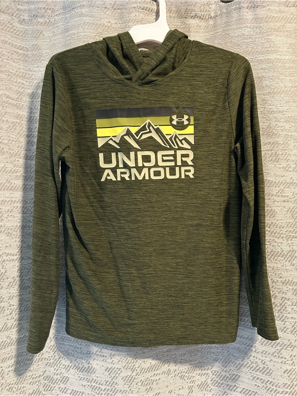 Youth Sz M Under Armour Olive Green Hooded Performance Top with Mountain Graphic